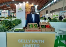 La Selly Faith Ltd. esporta avocado, frutti della passione e peperoncini. Mutesi Shamim era presente allo stand (Selly Faith Ltd. exports avocados, passion fruit, hot peppers. Mutesi Shamim was on hand at the stand).